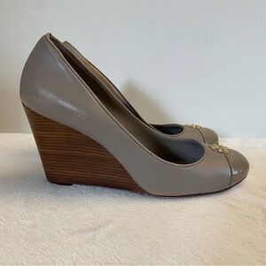Tory Burch Jolie Logo Closed Toe Wedge Pump in French Gray